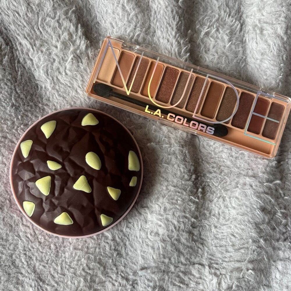 Revolution Squishy Cookie Palette + LA Colors Eyeshadow Bundle Kawaii